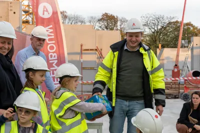Alheembouw - eerste steenlegging - duizendpoot